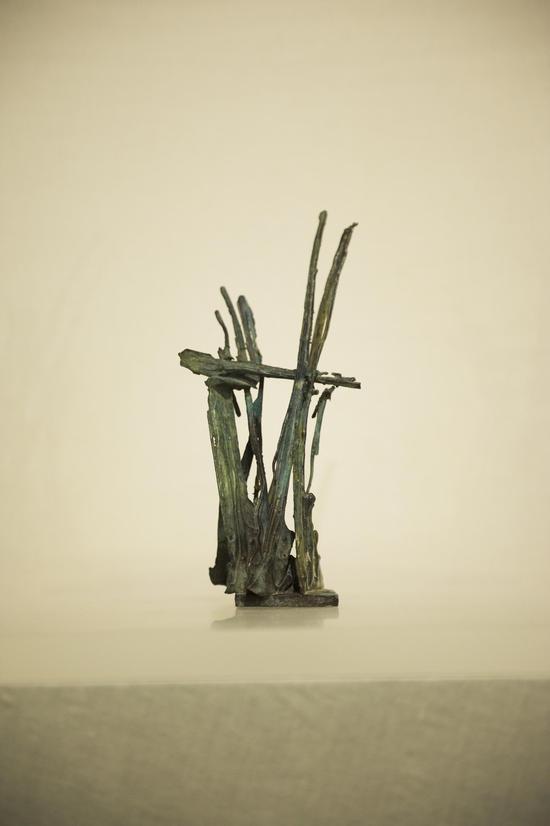 《舞台系列_1》2002 尺寸:27cm×13cm×12cm 材料:铸铜化学上色