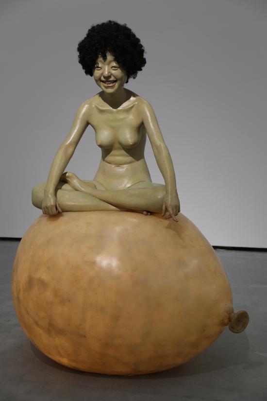 展览现场:“全裸”系列作品