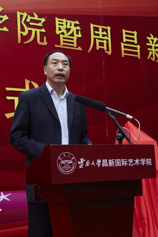 云南省委常委、省委高校工委书记李培在揭牌仪式上讲话