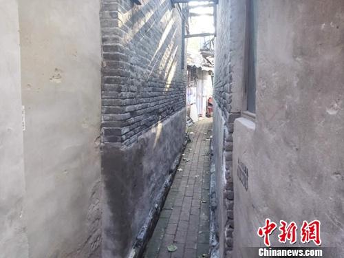 北京谭嗣同故居内狭窄的小过道,几乎仅容一人出入。上官云 摄