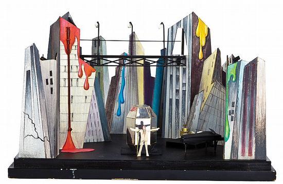 大卫·鲍伊《Diamond Dogs》专辑巡演的舞台设计模型( 图片:courtesy the Victoria & Albert Museum)