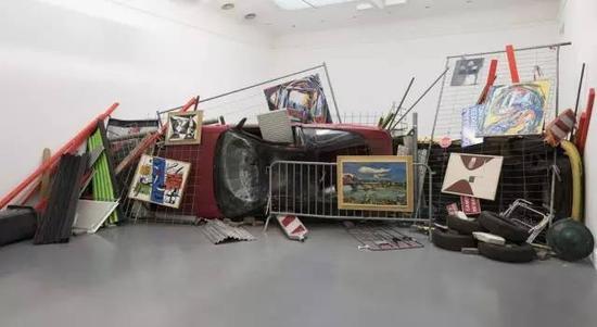 Ahmet Öğüt,《Bakunin's Barricade》,2014/ 2016。 图片:Courtesy the artist, Museum Ludwig.
