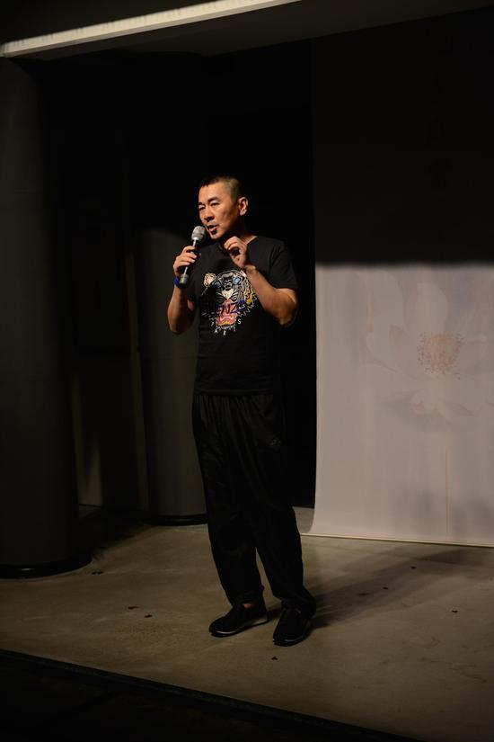 著名演员、导演陈建斌在开幕式现场发言