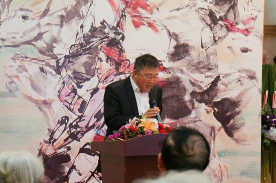 崔晓东馆长回顾建馆25年来的风雨历程,希望各界人士继续关注炎黄艺术馆的成长