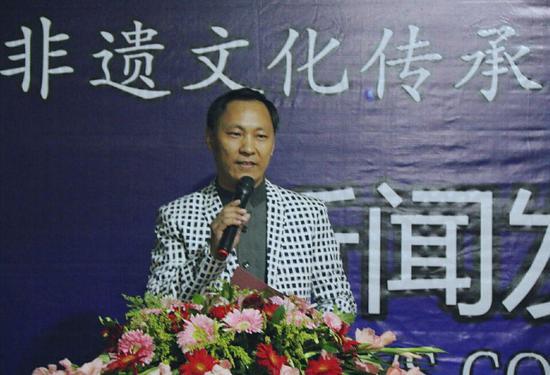 活动主持人、红木行业资深媒体人蔡之岳