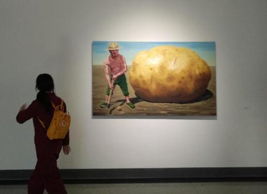 “海纳百川 壁立千仞”展览现场