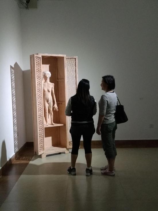 “海纳百川 壁立千仞”展览现场