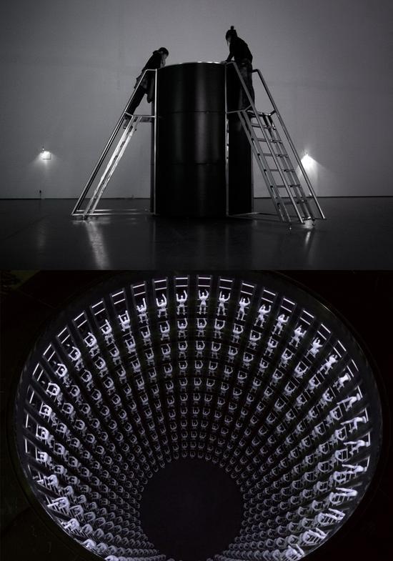 许仲敏《梯》;机械装置;材料:不锈钢、玻璃钢、机械传动;260cm(h)×400cm