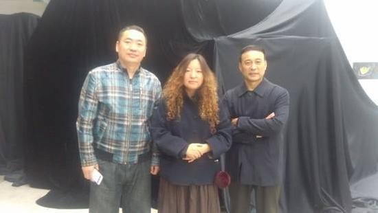 胡介报与方蕾等嘉宾合影