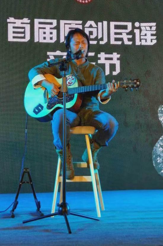 吉他手薛仲辉
