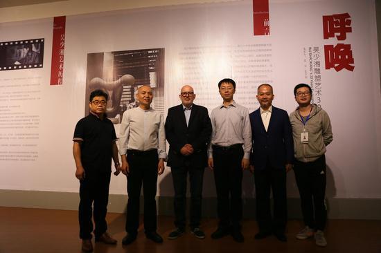 奥地利驻华使馆文化参赞阿诺德。欧巴麦尔,江西省文学艺术界联合会主席叶青,策展人徐亮等参加开幕仪式