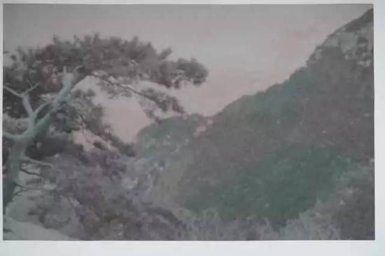 参展作品:《鼓盆而歌》;作品类型:黑白照片 手工着色;作品尺寸:70X110cm;创作年代:2016年
