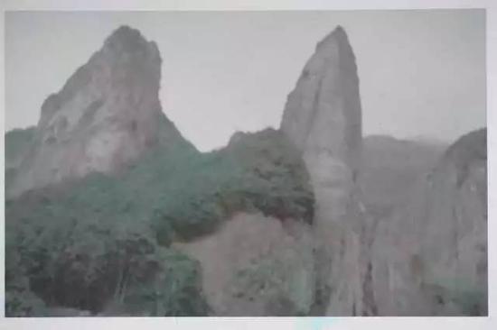参展作品:《庚桑楚》;作品类型:黑白照片 手工着色;作品尺寸:70X110cm;创作年代:2016年