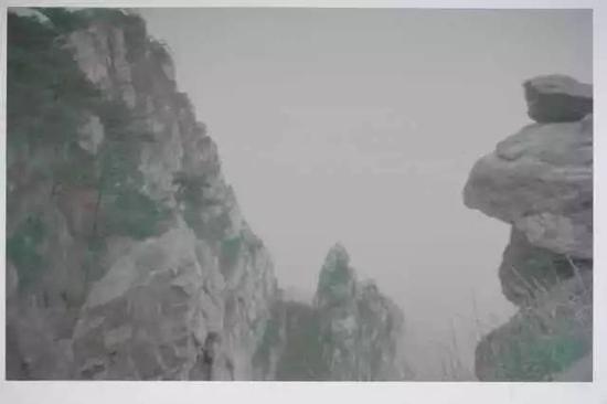 参展作品:《人世间》;作品类型:黑白照片 手工着色;作品尺寸:70X110cm;创作年代:2016年
