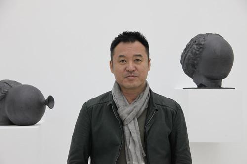 艺术家杨茂源