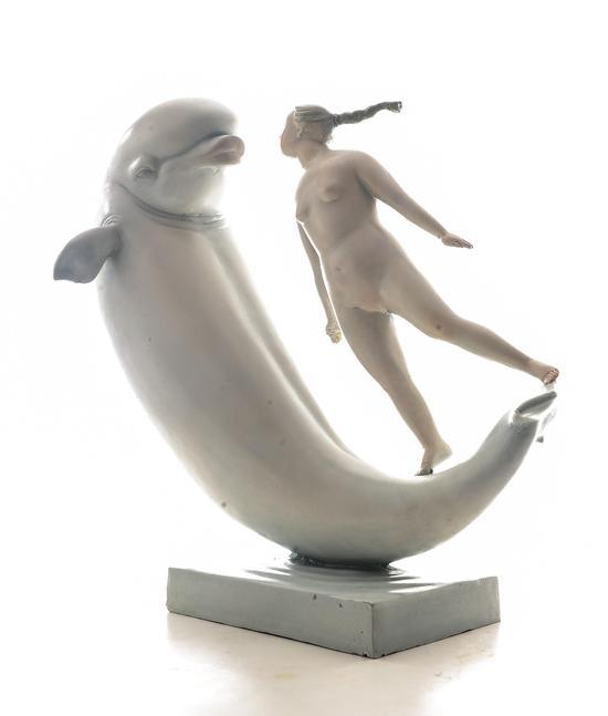 姐妹之——吻(材质:树脂_尺寸60cmX60cmX20cm_年代:2015年)