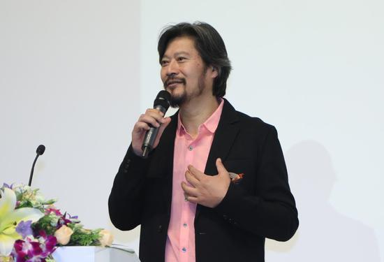 本次展览艺术家、中国国家画院研究员、北京时代美术馆馆长 王艺先生致辞