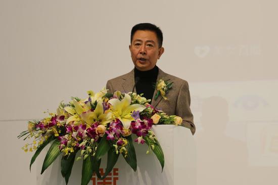 中央电视台著名节目主持人任志宏先生作为王艺的老朋友主持了此次“王艺2016研究展”的开幕式