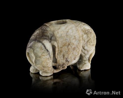 清 和田青玉象形摆件 宽14.5cm 估价 10,000 - 20,000英镑