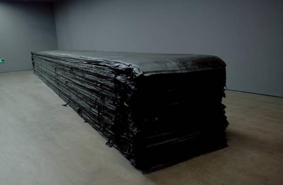 圣物 2012 油毡 120 × 80 × 1000 cm