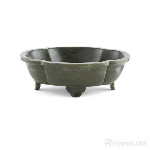 1819世纪 海棠形碧玉洗 长20.8cm 估价 3,000 - 5,000英镑