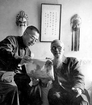 上世纪60年代,丰子恺(右)与程十发合影