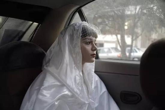 陶辉,《德黑兰的黄昏》,2014。图片:致谢新世纪当代艺术基金会