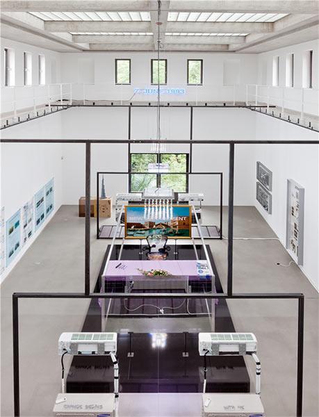 “新管理(New Management)”展览现场,图片来源:海伦娜·施令琴(Helena Schlichting)