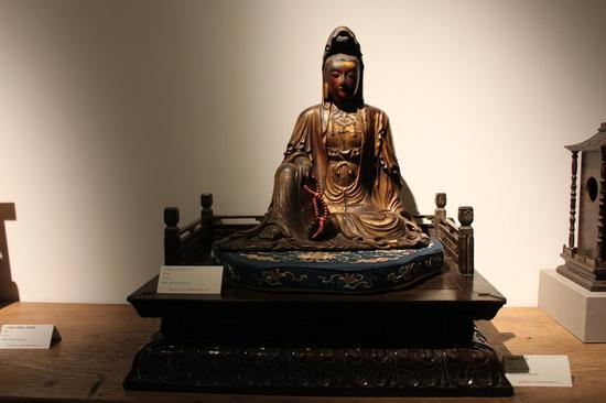 木胎漆金自在观音坐像 清中期 H35cm
