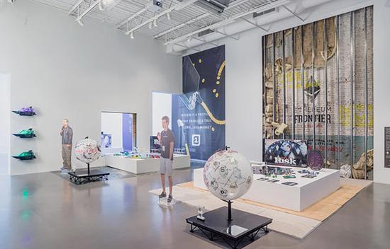 “数据区块链的未来展现”展览现场,图片来源: 佩策尔画廊