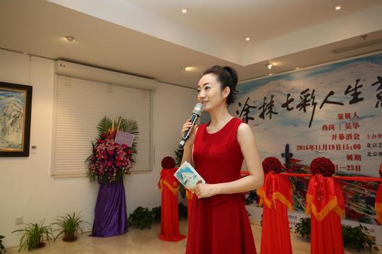 苏克先生油画展开幕仪式主持人索妮女士主持开幕式