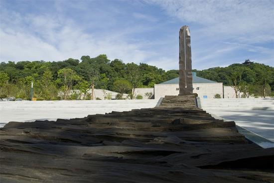 绍兴建城2500周年纪念雕塑 铜皮 镜面石 铸铜 高1280cm 立于越王城绍兴博物馆馆前广场
