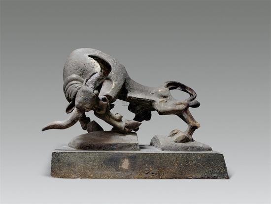 曾成钢《精灵系列-牛》铸铜 80×50×35cm 1989年