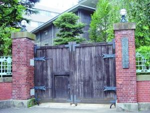位于日本东京上野公园的东京美术学校旧址,今属东京艺术大学