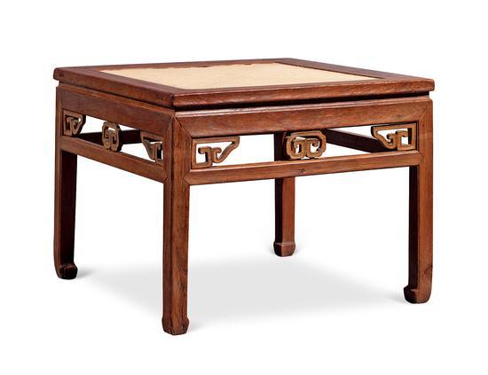 Lot 275 清早期 黃花梨帶來腰云紋卡子花禪凳 60.5×60.5×48cm 估价:200,000 - 350,000 RMB