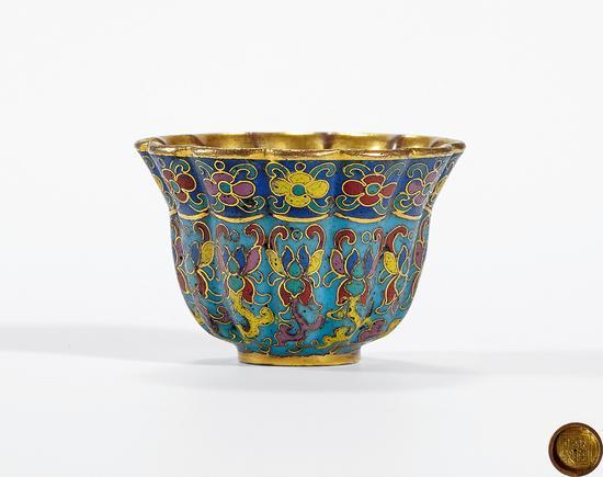 Lot 125 清乾隆 铜鎏金掐丝珐琅菊瓣花卉纹杯 径5.2cm;高3.5cm 估价:150,000 - 200,000 RMB