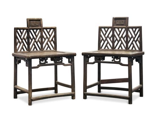 Lot 277 清早期 榉木棱纹靠背椅 52×44×81.5cm×2 估价:80,000 - 150,000 RMB