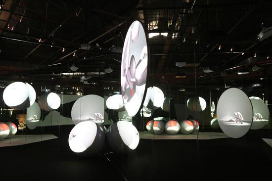 Yves Netzhammer&Bernd Schurer伊夫•内茨哈默(瑞思)&伯恩特•舒尔(德国)作品名:Cemetery of Clouds云的陵园