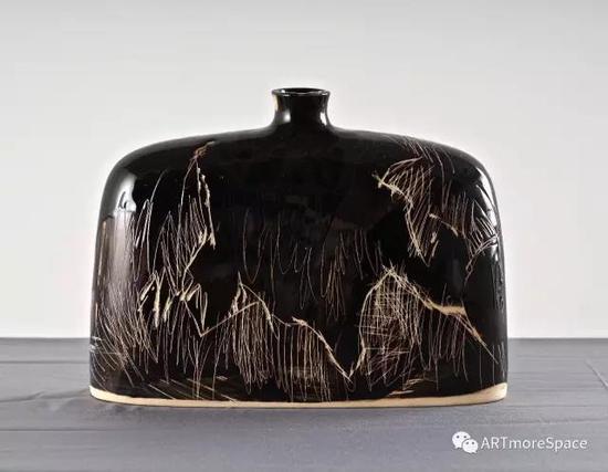唐承华《云彩系列(一)》陶瓷 23.8*12.5*40cm