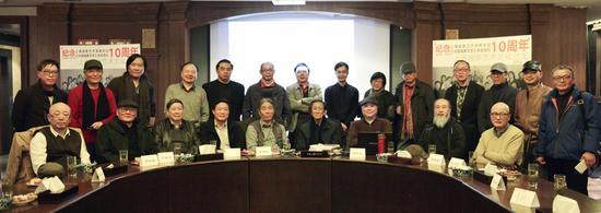 上海抽象艺术文化沙龙。 前排左起:王远、龚云表 、卢治平、胡雄文、朱旭初、王劼音、许德民 、王克良、赵渭凉、后排左起:沈林森、周伟林、王根青、张正昂、金盼、吴晨荣、凌代宏、黄轶芃、胡伟达、孙良、童建颖、何伟、吴平
