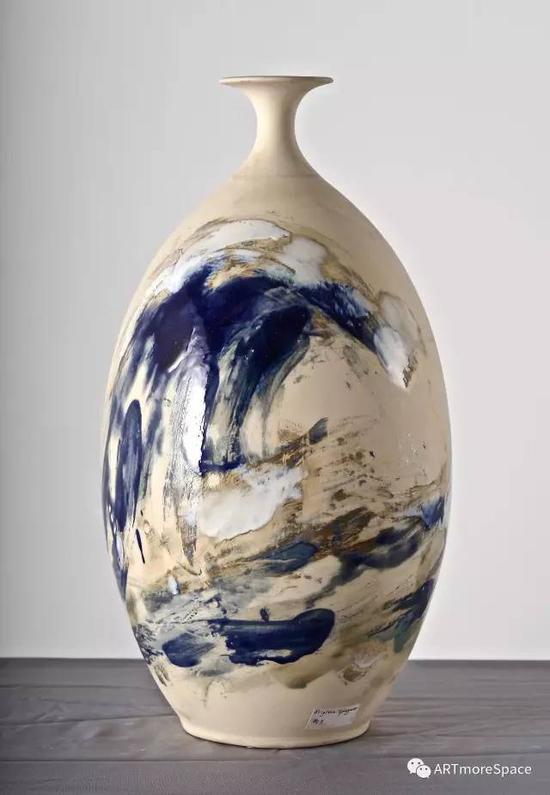 Brigitte Spiegel《浪》陶瓷,25.2*25.2*46.6cm