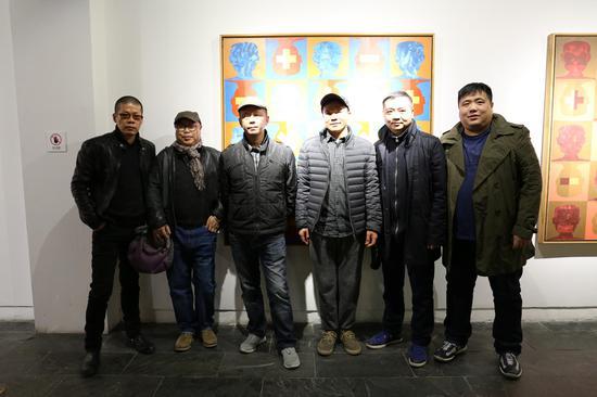 嘉宾合影:艺术家林旭辉、刘大嗨、钱嵘、陈劼、罗威和资深藏家徐骏(从左至右)