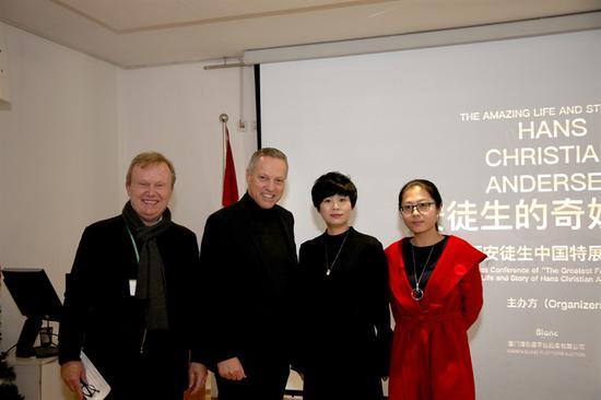 丹麦驻华大使与主办方合影