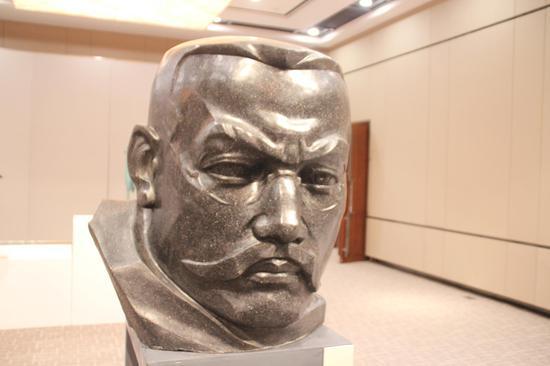 《铁肩担道义—革命先驱李大钊》 徐晓虹作品