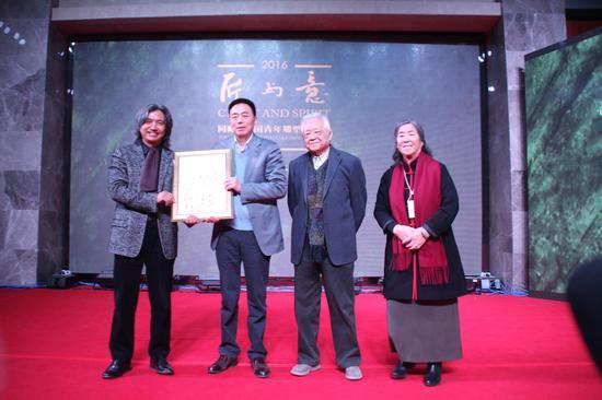 左起:吴为山、陈广川、盛杨、何鄂