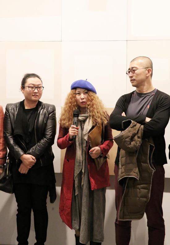 参展艺术家张开愚(毛毛)发言