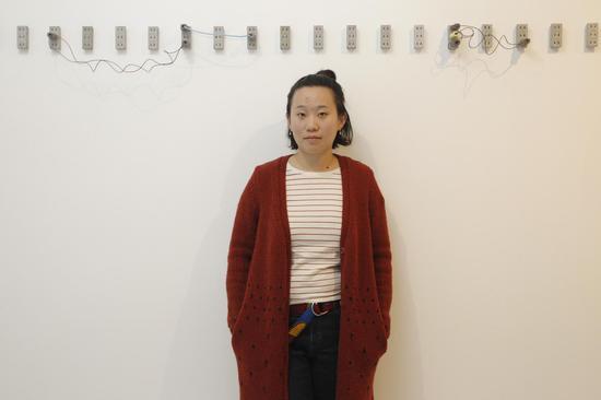 中国当代艺术家张如怡与作品《流失》