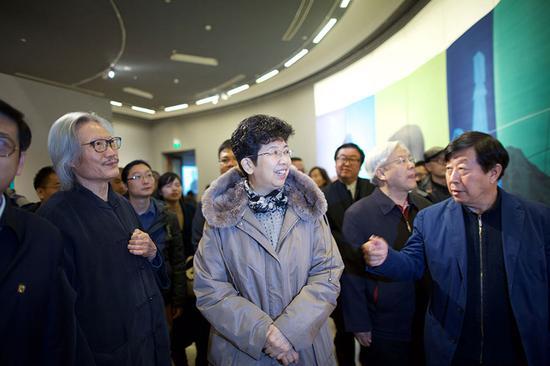 中国文联党组书记、副主席、书记处书记赵实在展览现场