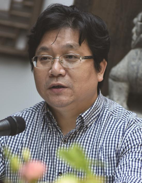 策展人:鲁纬