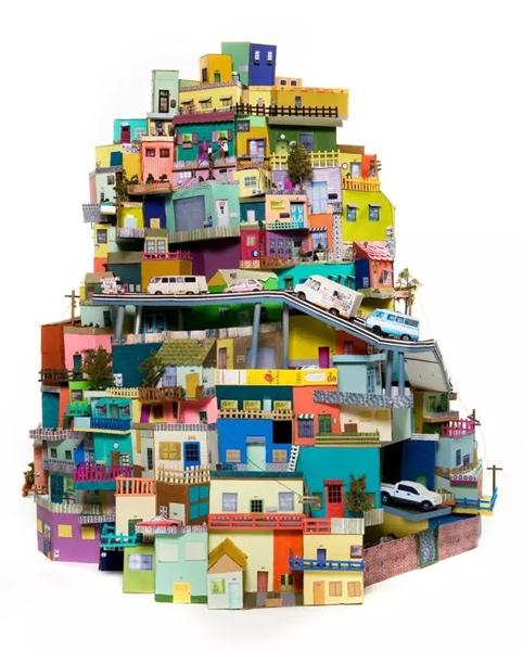 《卡通城(Cartonlandia)》,安娜·斯拉诺(Ana Serrano),硬纸板、纸、丙烯,2008年。